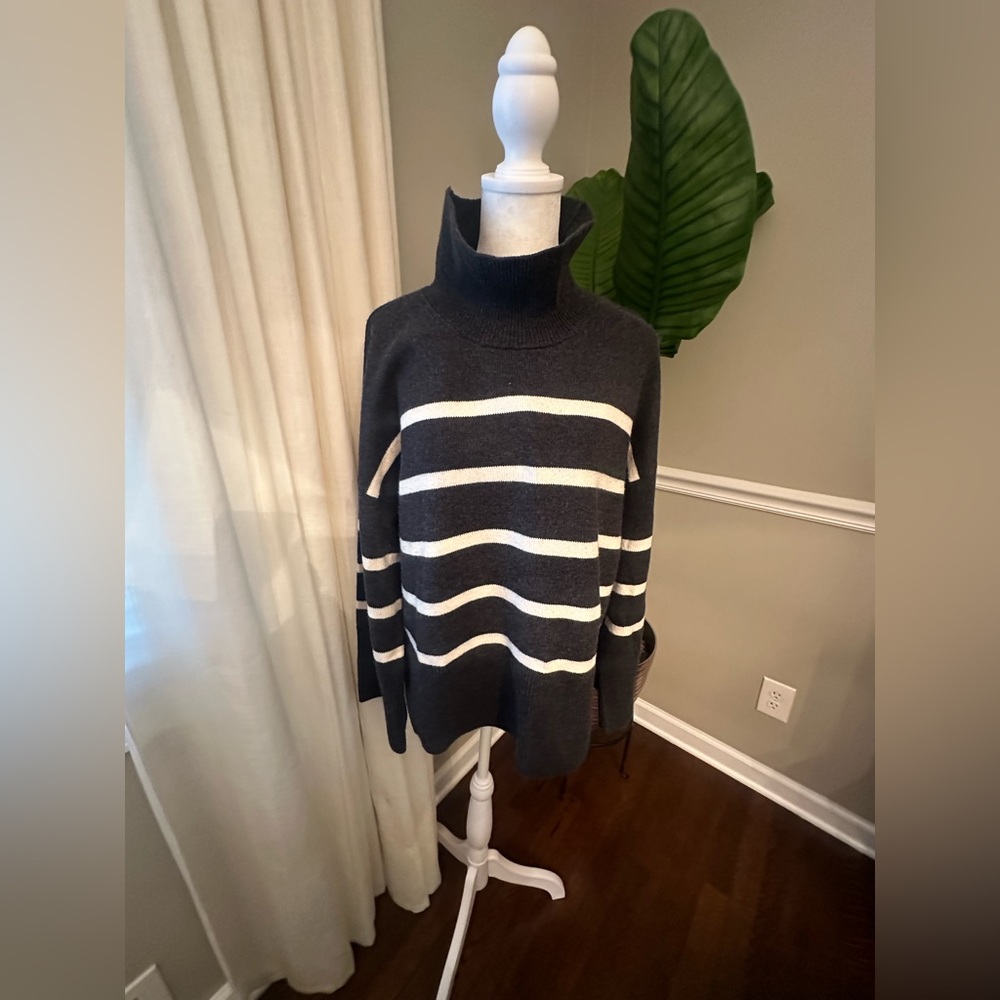 NWT - Banana Republic Striped Sweater / Size M